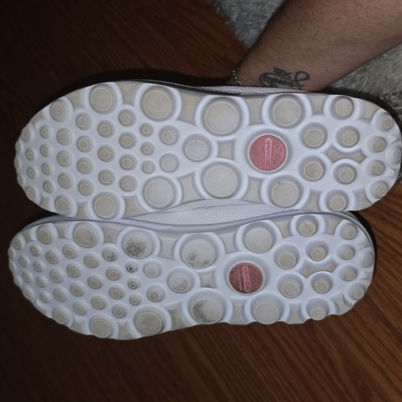 Sketchers GOGA Mat shoes - Picture 5 of 5